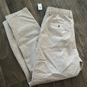 Old navy men’s loose tapered cotton/linen blend pant size medium. Never worn.NWT